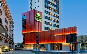 Holiday Inn Express Shanghai Jing'An Temple By Ihg