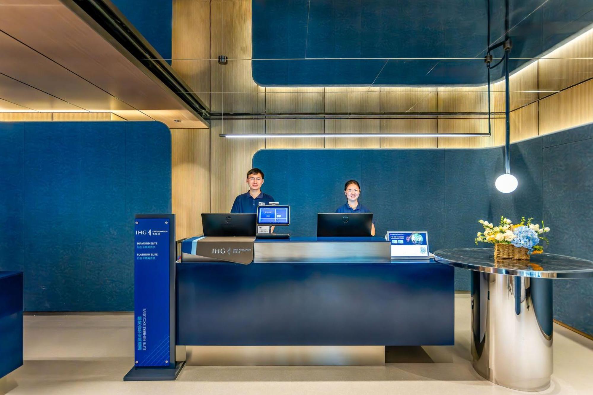 Holiday Inn Express Shanghai Jing'An Temple By Ihg Exterior foto